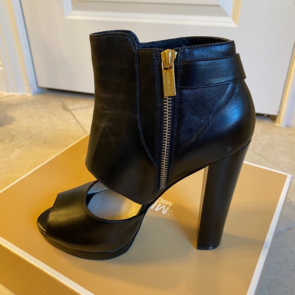 Michael Kors Wyatt Open Toe